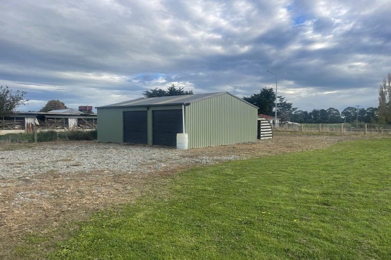 Photo of property in 50 Seaward Road, Edendale, 9825