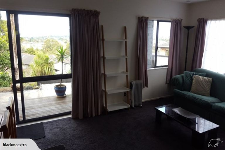 Photo of property in 2/813 East Coast Road, Northcross, Auckland, 0630