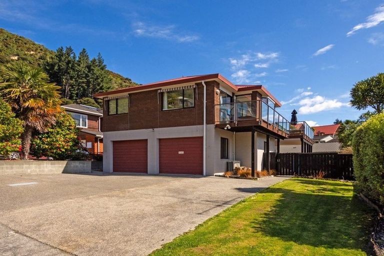 Photo of property in 14 Finlay Grove, Waikawa, Picton, 7220