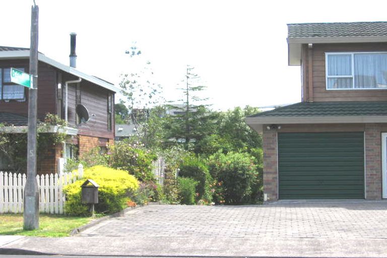 Photo of property in 1/30 Centorian Drive, Windsor Park, Auckland, 0632