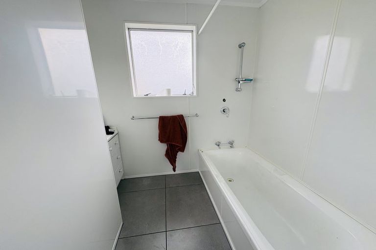 Photo of property in 43 Acacia Street, Kelvin Grove, Palmerston North, 4414