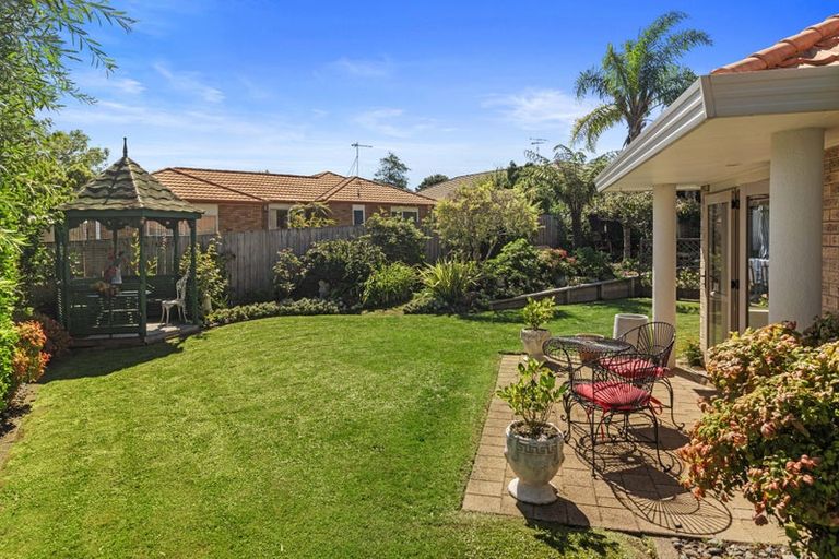 Photo of property in 5 Burleigh Place, Rototuna, Hamilton, 3210