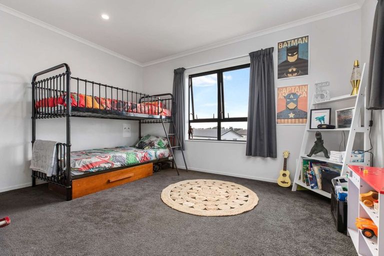 Photo of property in 6 Awhenga Place, Weymouth, Auckland, 2103