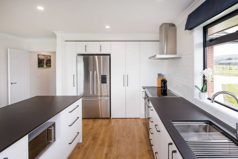 Photo of property in 117 Kingsdale Park Drive, Aokautere, Palmerston North, 4471