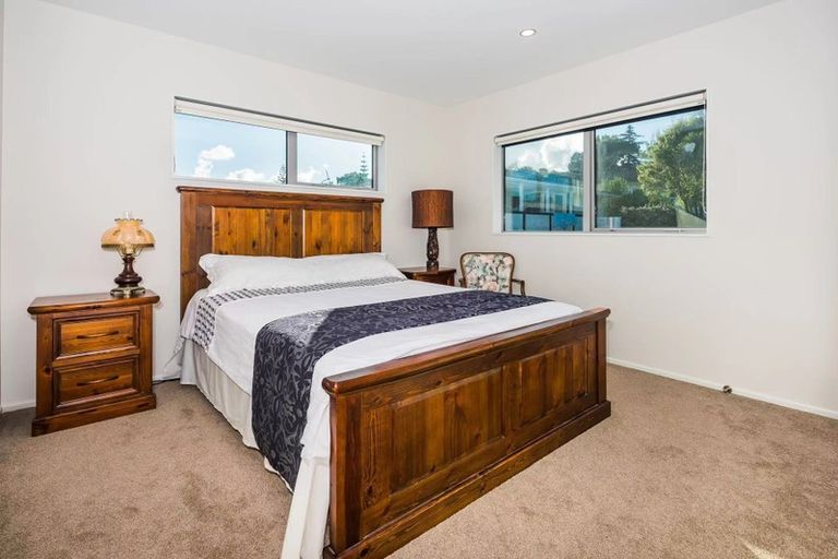 Photo of property in 6a Mchardy Place, Glenfield, Auckland, 0627