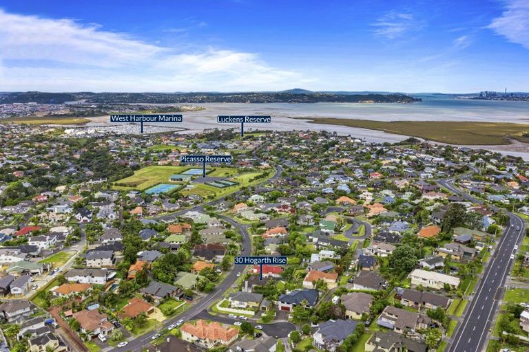 Photo of property in 30 Hogarth Rise, West Harbour, Auckland, 0618
