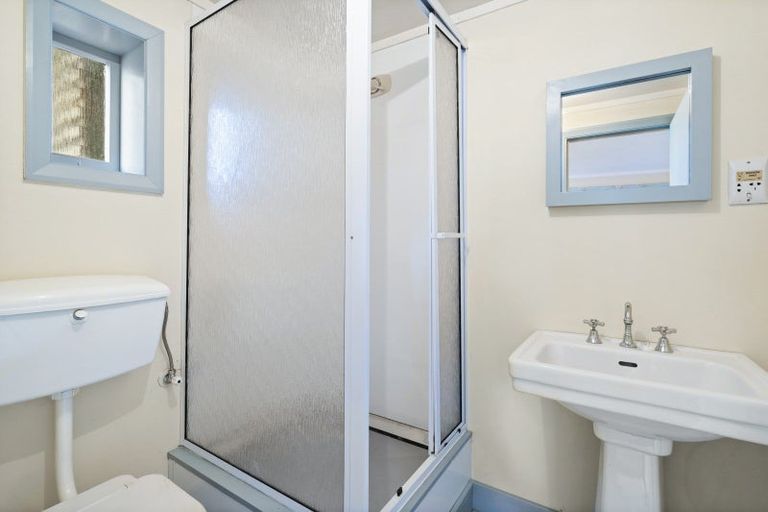 Photo of property in 32 Redwood Avenue, Tawa, Wellington, 5028