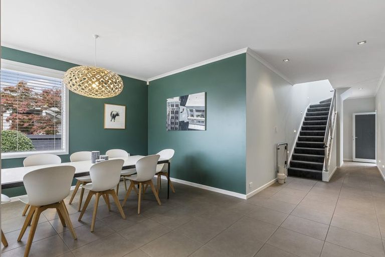 Photo of property in 20 Marine Parade, Mellons Bay, Auckland, 2014