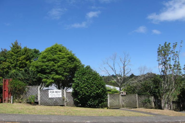 Photo of property in 1/29 Ridgewood Crescent, Birkenhead, Auckland, 0626