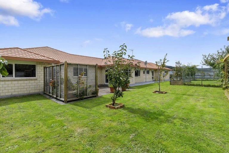 Photo of property in 85 Emerald Hill Drive, Birchville, Upper Hutt, 5018