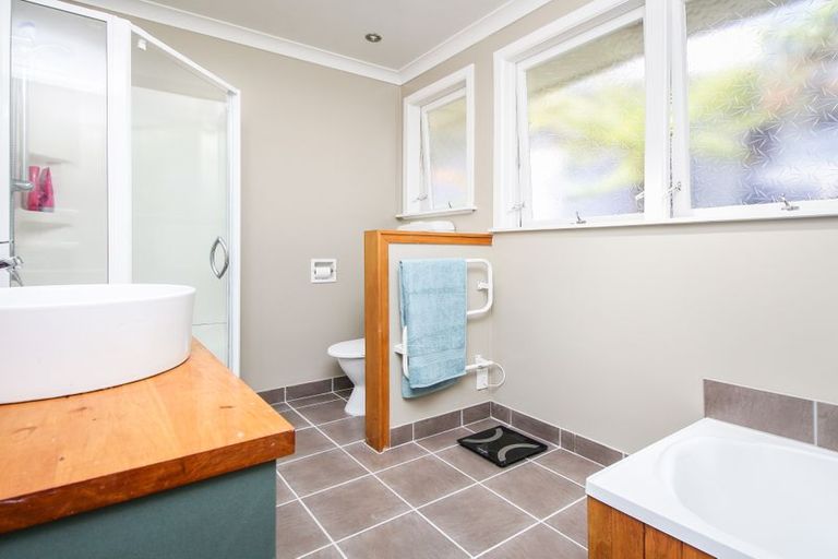 Photo of property in 9 Merchant Avenue, Te Atatu South, Auckland, 0610