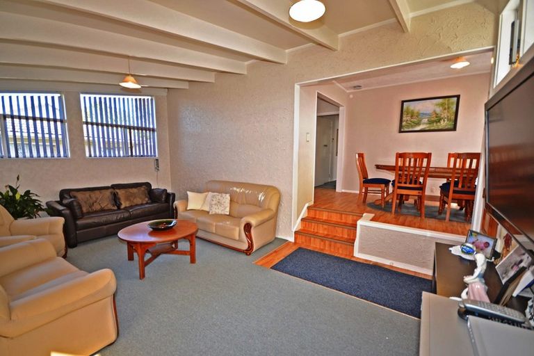 Photo of property in 9 Triangle Road, Massey, Auckland, 0614