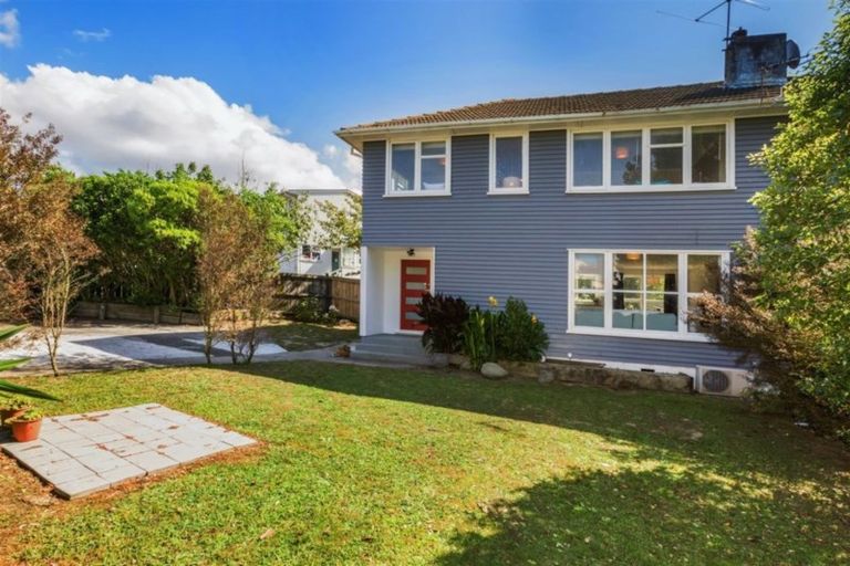 Photo of property in 2 Bedford Street, Cannons Creek, Porirua, 5024