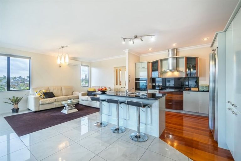 Photo of property in 34a Seaview Road, Castor Bay, Auckland, 0620