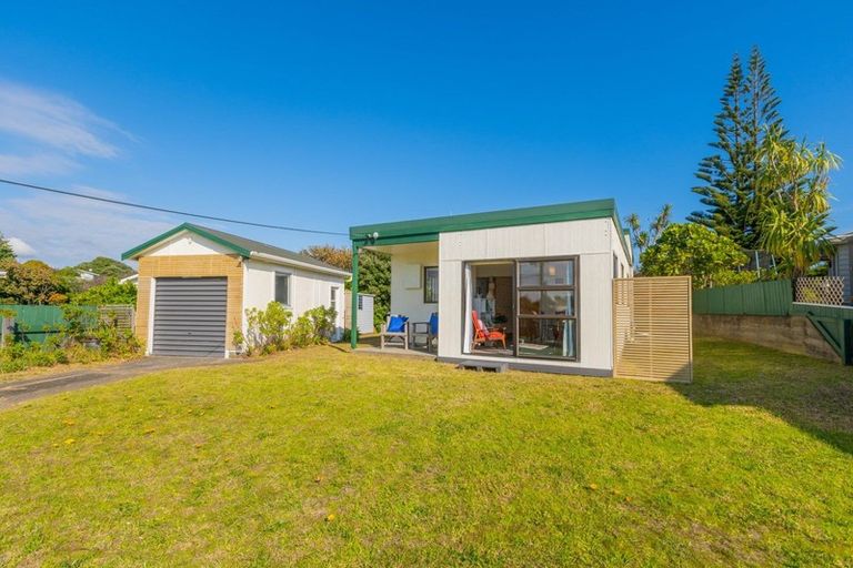 Photo of property in 27 Koromiko Street, Otaki Beach, Otaki, 5512