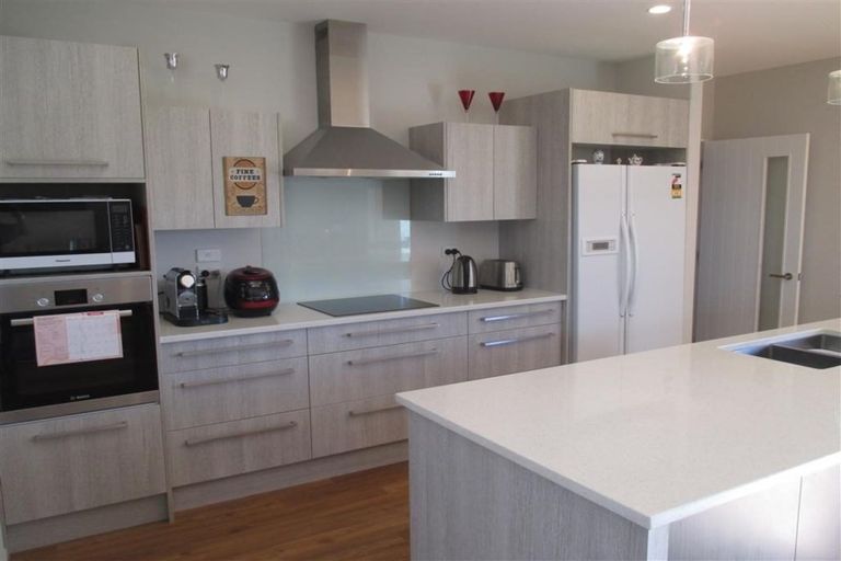 Photo of property in 43 Te Whenu Crescent, Marshland, Christchurch, 8083