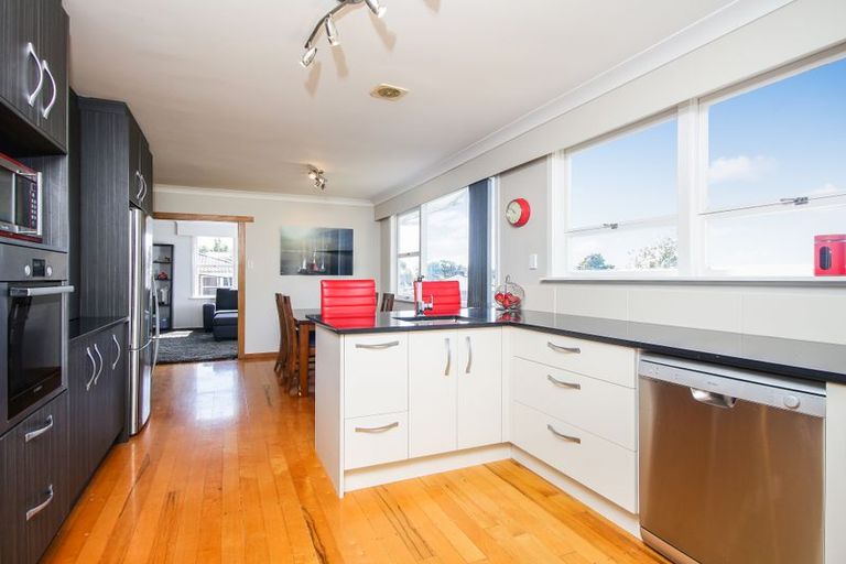 Photo of property in 9 Merchant Avenue, Te Atatu South, Auckland, 0610