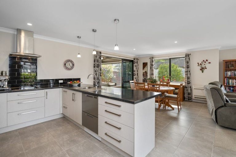 Photo of property in 15 Shoreview Close, Omokoroa, 3114