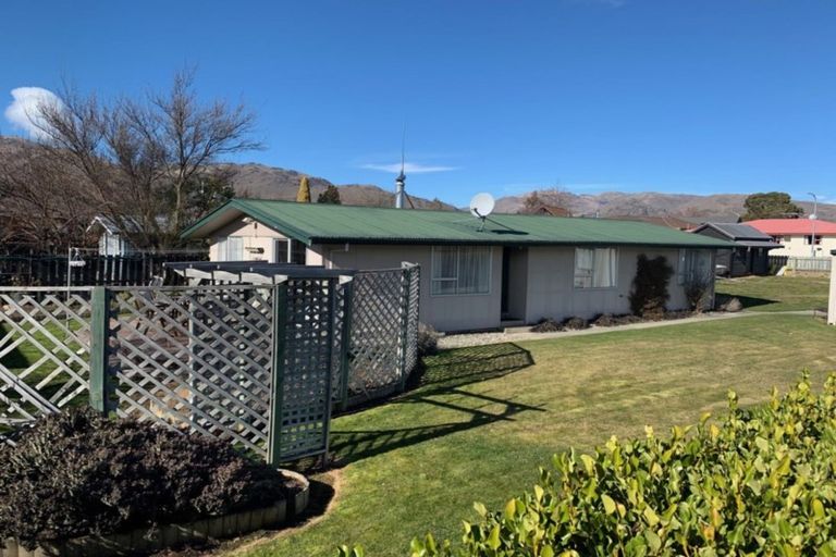 Photo of property in 2 Kirtle Place, Cromwell, 9310