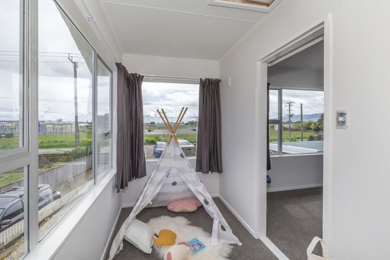 Photo of property in 80 Tararua Road, Levin, 5571