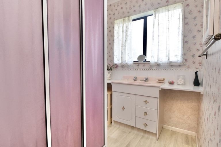 Photo of property in 16a Seddon Street, Carterton, 5713