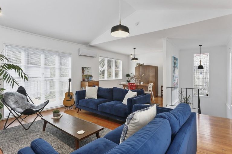 Photo of property in 21 Lyons Avenue, Murrays Bay, Auckland, 0630