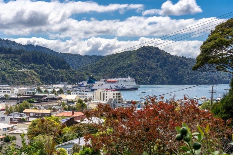 Photo of property in 14 Broadway, Picton, 7220