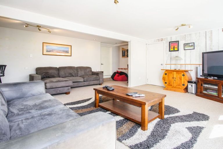 Photo of property in 9 Merchant Avenue, Te Atatu South, Auckland, 0610