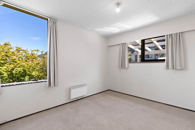 Photo of property in 27 Avalon Crescent, Fernhill, Queenstown, 9300