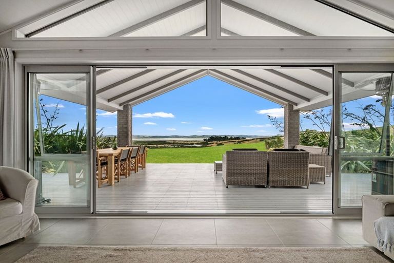 Photo of property in 18 Kaipara Lake Road, South Head, Helensville, 0874