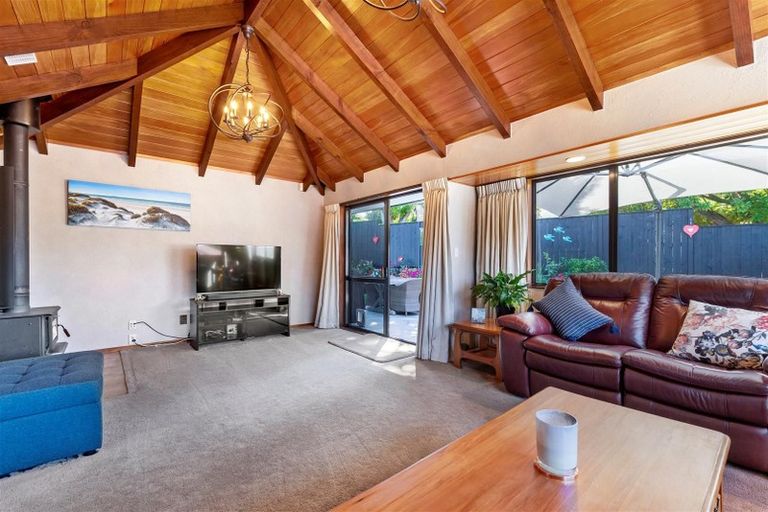 Photo of property in 39a Grand Vue Road, Kawaha Point, Rotorua, 3010