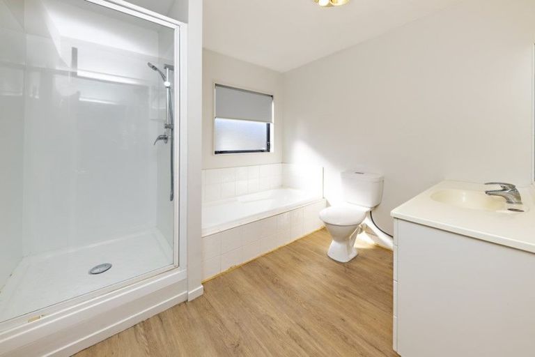 Photo of property in 2 Braeburn Place, Takanini, 2112