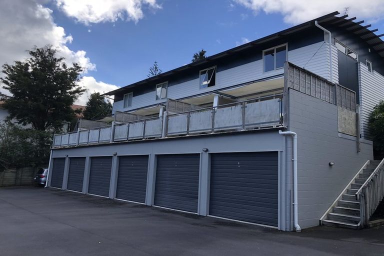 Photo of property in 2f/20 Ian Marwick Place, Birkenhead, Auckland, 0626