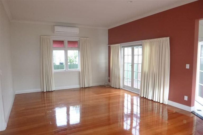 Photo of property in 19 Colin Grove, Hutt Central, Lower Hutt, 5010