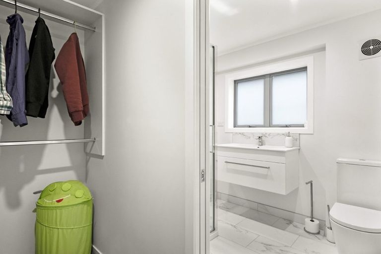 Photo of property in 24 Shanaway Rise, Hillcrest, Auckland, 0627