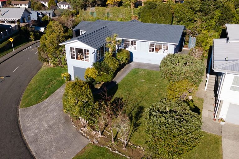 Photo of property in 10 Chorley Grove, Churton Park, Wellington, 6037
