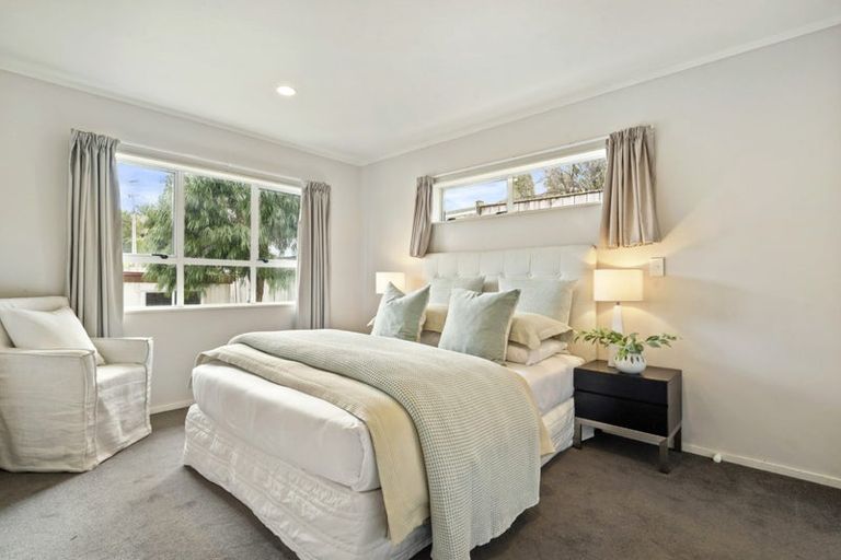 Photo of property in 2/8 Selwyn Crescent, Forrest Hill, Auckland, 0620