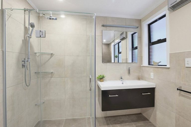 Photo of property in 94 Mana View Road, Paremata, Porirua, 5026