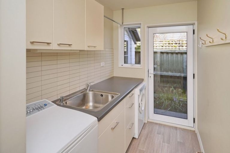 Photo of property in 2/7 Kelson Lane, Ilam, Christchurch, 8041