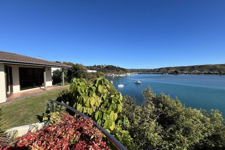 Photo of property in 16 Trevor Terrace, Paremata, Porirua, 5024