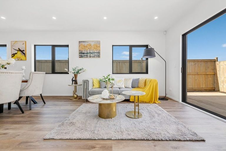 Photo of property in 4 Ngakau Road, Karaka, 2113