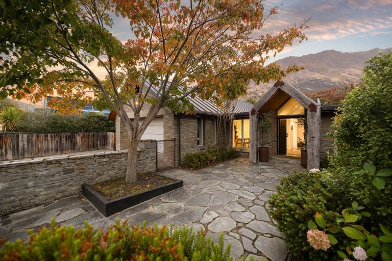 Photo of property in 12 Amber Close, Arthurs Point, Queenstown, 9371