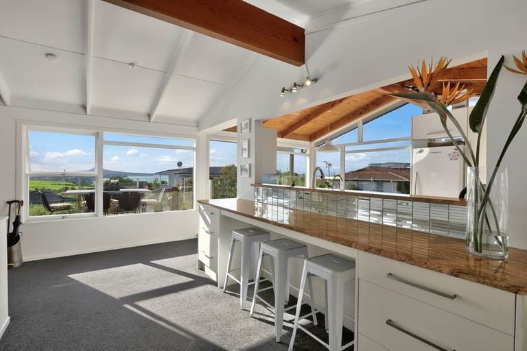 Photo of property in 118 Bleakhouse Road, Mellons Bay, Auckland, 2014