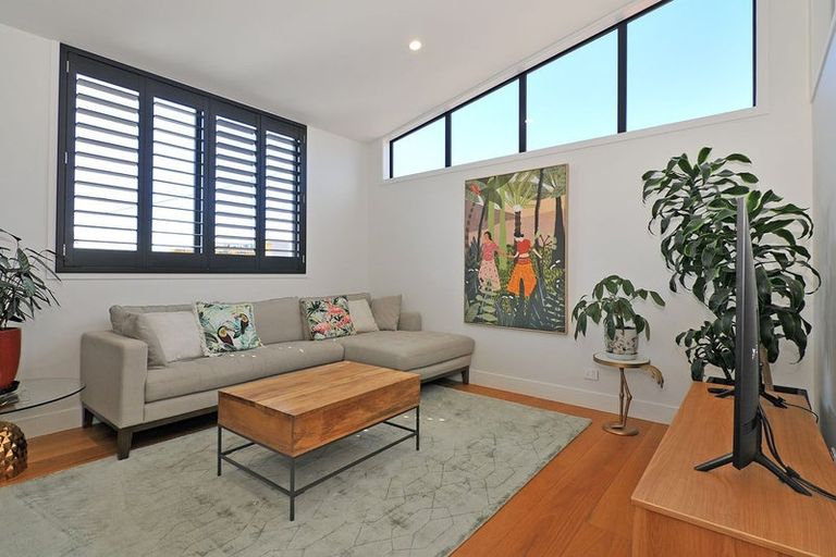 Photo of property in 12 Helen Street, Brooklyn, Wellington, 6021