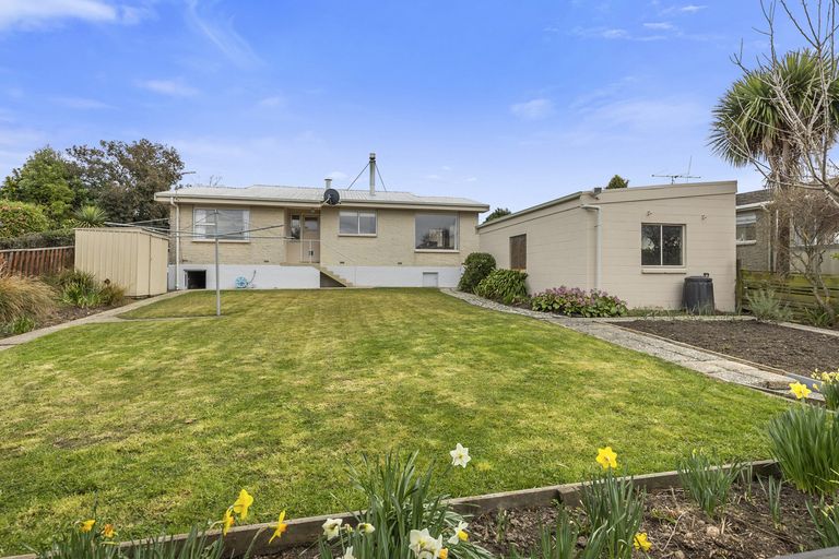 Photo of property in 28 Estuary Crescent, Fairfield, Dunedin, 9018