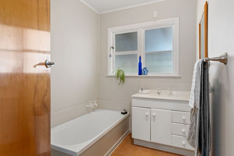 Photo of property in 120 Waihakeke Road, Waihakeke, Carterton, 5792