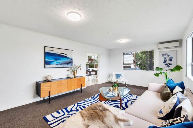 Photo of property in 4 St Catherine Crescent, West Harbour, Auckland, 0618