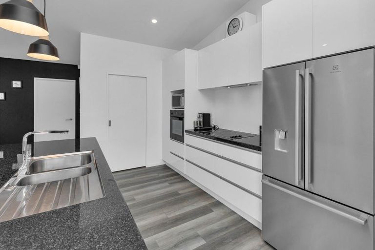 Photo of property in 11 Waitemata Drive, One Tree Point, 0118