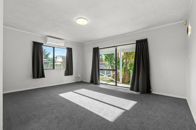 Photo of property in 2/4 Laurie Avenue, Papakura, 2110