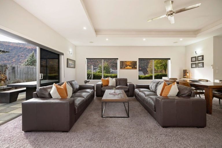 Photo of property in 2 Innes Place, Arrowtown, 9302